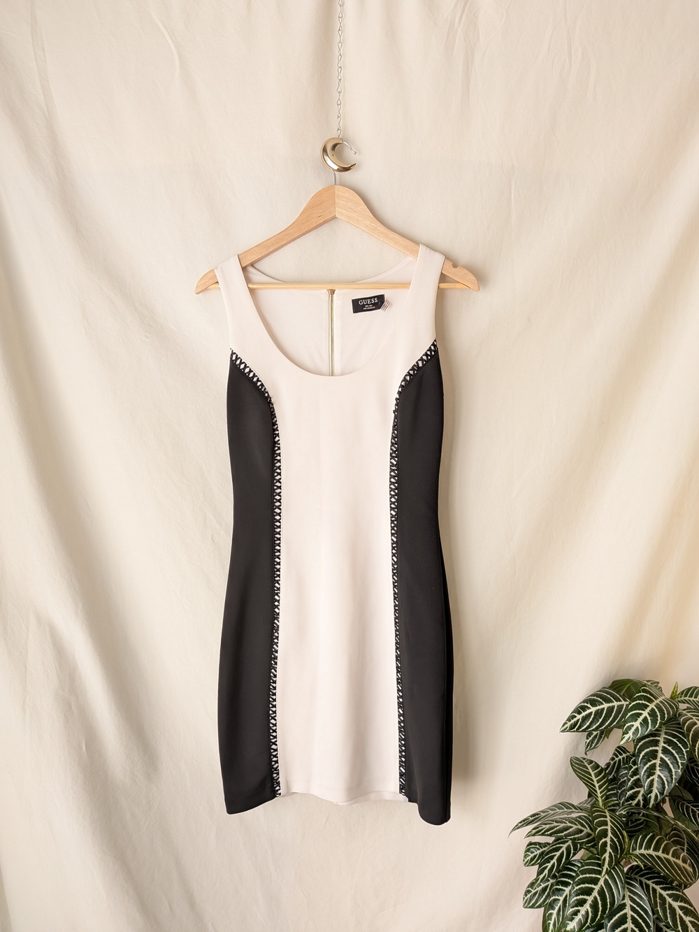 GUESS Black & White Sleeveless Sheath Dress